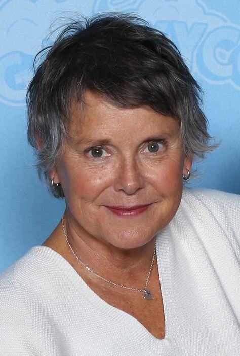 Carrie Schenken is known primarily for her relationship with actress and comedian Amanda Bearse. While she may not be as… 

Read More: Amanda Bearse’s Spouse, Carrie Schenken Biography: Age, Partner, Adopted Daughter, Wikipedia, Net Worth, Social Media William Ragsdale, Amanda Bearse, Married With Children, Fright Night, Horror Film, Ozzy Osbourne, Ex Wives, Record Producer, Record Label