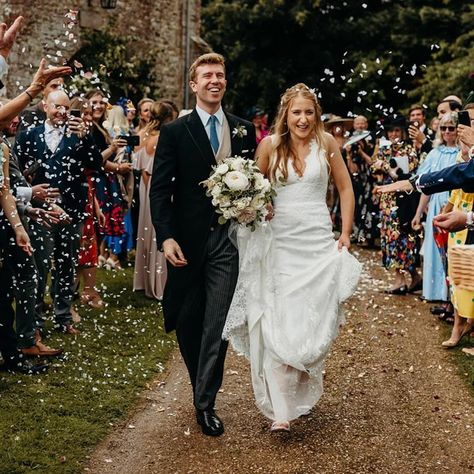 Perfect for any romantic celebration or event, this white heart biodegradable wedding confetti cannon from @talkingtables_tt is sure to create a spectacular, unforgettable impact! 🤍🤍🤍🤍🤍 #biodegradableconfetti #heartconfetti #wedding #weddingconfetti #confetticannon #confettipop #whitewedding #whiteconfetti #confettibride #confetticannons #confettidrop #confettieverywhere #littlebigpartyco #talkingtables #weddingceremony #confettiparty #confettiwedding Biodegradable Wedding, Confetti Cannon, Biodegradable Confetti, White Confetti, Paper Confetti, Rose Gold Party, Wedding Confetti, Modern Romance, Big Party