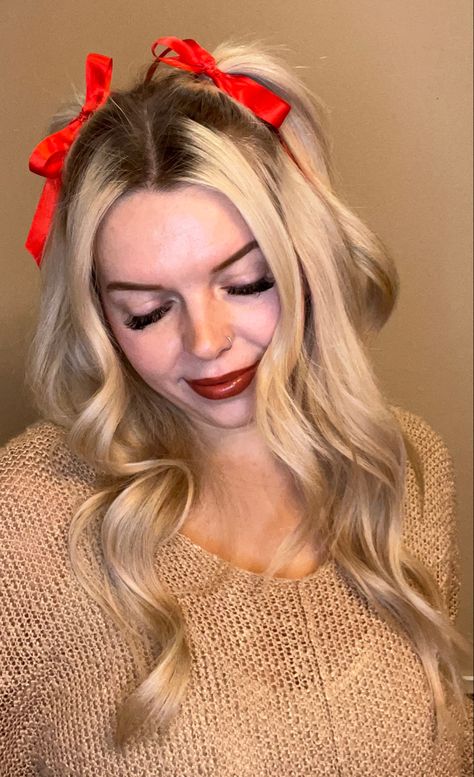 Woman with ribbons in hair Holiday Headband Hairstyles, Christmas Hair Extensions, Crismas Hairstyles, Christmas Photos Hairstyles, Christmas Hair For Women, Christmas Hair With Ribbon, Fun Holiday Hairstyles, Kid Christmas Hairstyles, Elegant Christmas Hairstyles