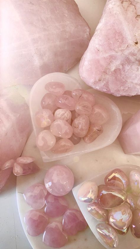 Fionacore Aesthetic, Pink Quartz Aesthetic, Pink Princess Aesthetic Wallpaper, Pink Crystal Aesthetic, Rose Quartz Aesthetic, Rose Quartz Wallpaper, Aesthetic Crystals, Crystals Pink, Peaceful Mind