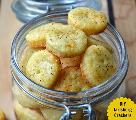 Jarlsberg Cheese, Jarlsberg, Homemade Crackers, Wontons, Velvet Cupcakes, Cracker Recipes, Mini Cheesecakes, Corn Dogs, Cheese Crackers