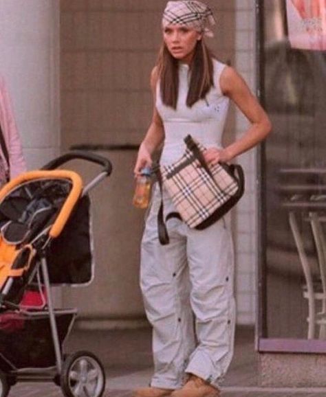 Me As A Mom, Posh And Becks, Victoria And David, Victoria Beckham Outfits, Boys Fall Outfits, Victoria Beckham Style, Timberlands, Spice Girls, 2000s Fashion