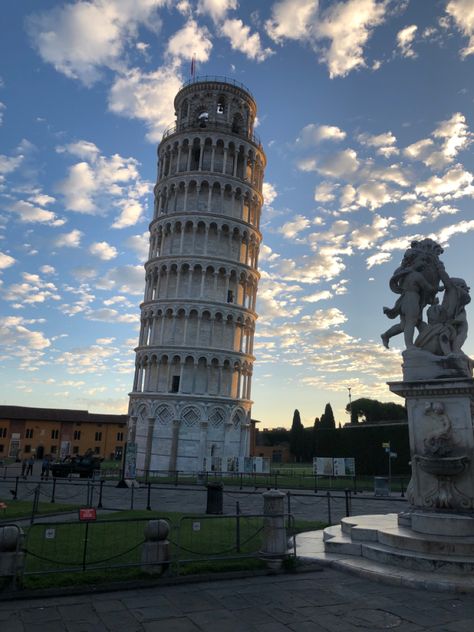 #italy #italytravelinspiration #pisa #theleaningtower #aesthetic #travel #sunset #beatifulphotos Pisa Tower Aesthetic, Italy Travel Photos, Tower Of Pisa Aesthetic, Leaning Tower Of Pisa Aesthetic, Pisa Italy Aesthetic, Italy Vision Board, Travel The World Aesthetic, Landmarks Aesthetic, Italiano Aesthetic