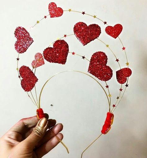 Queen Of Hearts Crown Headband, Diy Valentines Headbands, Valentines Day Headbands, Cupid Headpiece, Amor Costume, Heart Headpiece, Headdress Diy, Vday Shoot, Heart Tiara