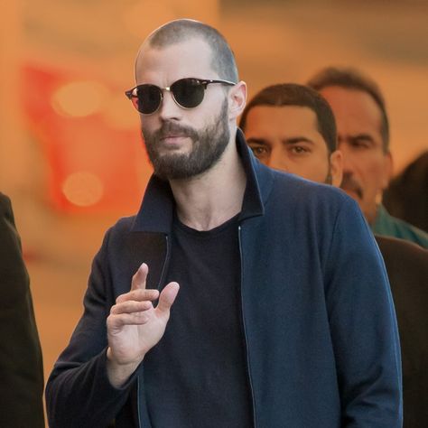 Jamie Dornan Nailed the Winter Beard-to-Hair Ratio | GQ Style Hommes Chauves, Buzz Cut With Beard, Shaved Head With Beard, Beard Illustration, Bald Men With Beards, Stubble Beard, Men With Beards, Bald Men Style, Ideas Haircut