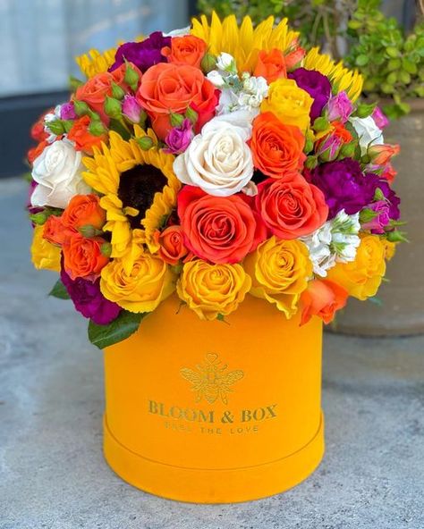 Autumn Flower Bouquet, Box Flower Arrangement, Birthday Autumn, Birthday Flowers Arrangements, Floral Desing, Sunflowers Roses, Floral Art Arrangements, E Flowers, Luxury Flower Bouquets