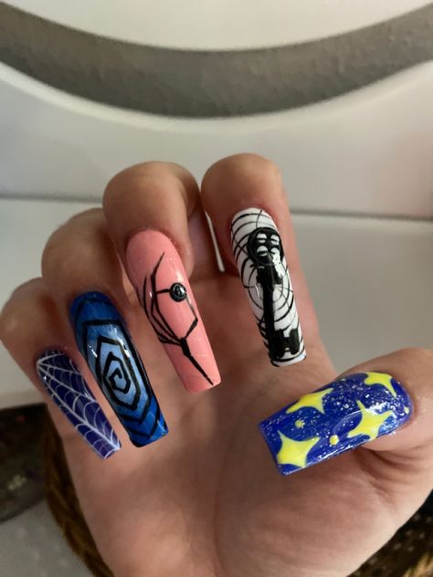 Halloween Nails Acrylic Coraline, Cool Nail Sets, Tim Burton Nails Corpse Bride, Tim Burton Nail Designs, Coraline Nail Ideas, Coraline Themed Nails, Corpse Bride Nails Acrylic, Coraline Nails Acrylic, Coraline Inspired Nails