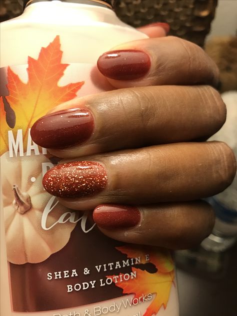 Fall glitter Nexgen nails Spice Colored Nails, Fall Gel Dip Nail Colors, Fall Nails Dipping Powder, Fall Nail Ideas With Glitter, Fall Nexgen Nail Colors, Cute Dip Powder Nails Fall, Fall Color Nails Dip, Fall Nexgen Nails, Cute Thanksgiving Nails Acrylic Short