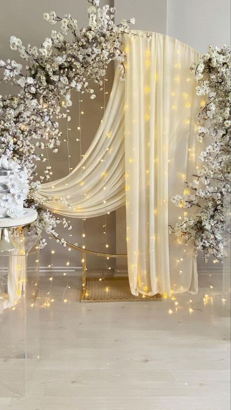 Unique Ideas For Wedding, Nikah Decor, Decoration Stage, Wedding Background Decoration, Idee Cricut, Diy Wedding Backdrop, Wedding Backdrop Design, Wedding Backdrop Decorations, Wedding Decor Style