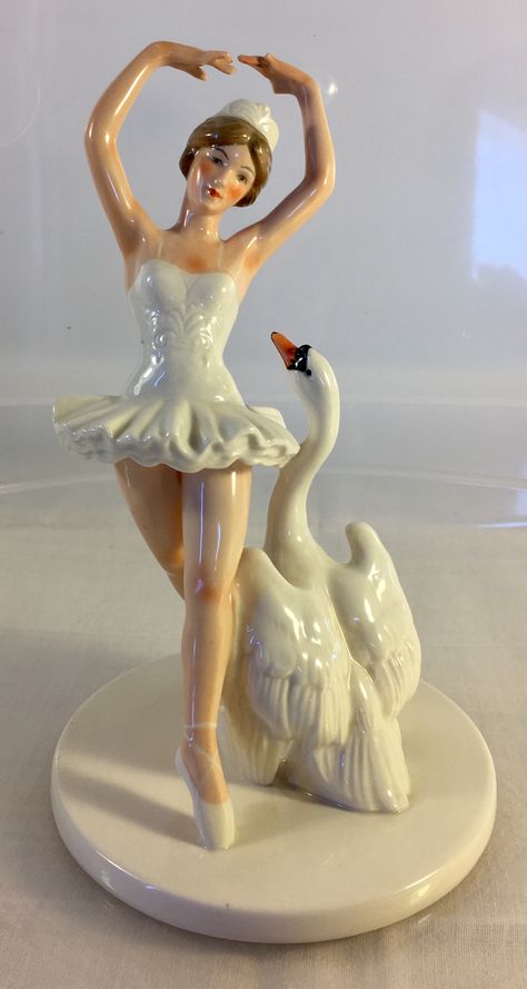 Ballerina Clay Sculpture, Porcelain Figures Aesthetic, Swan Lake Bedroom, Vintage Ceramic Figurines, Ballerina Reference, Clay Figures Aesthetic, Figurines Aesthetic, Clay Ballerina, Column Illustration