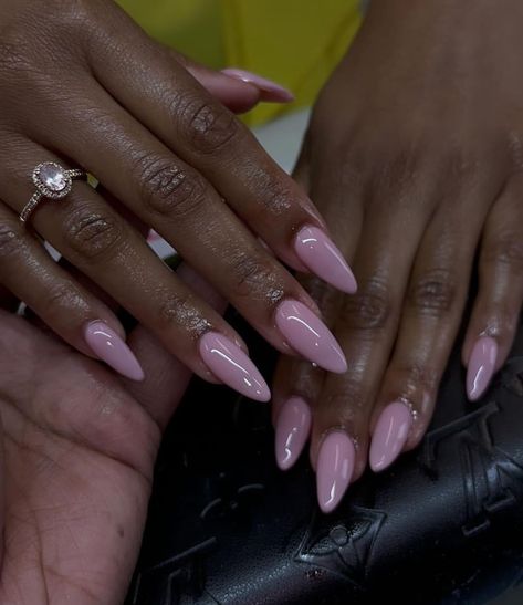 Gel X Nails Pink Almond, Pink Almond Nails Black Women, Classy Oval Acrylic Nails, Simply Almond Nails, Pink Acrylic Nail Designs Almond, Girly Almond Nail Designs, Basic Nail Ideas Almond, Celebrity Wedding Nails, Gelx Almond Nail Designs