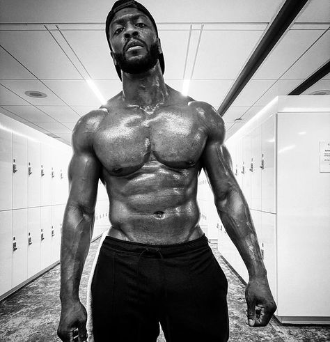 Aldis Hodge (@aldis_hodge) • Instagram photos and videos Aldis Hodge, Swag Men, Dumbbell Workout, Favorite Actors, Locker Room, Black Men Fashion, Man Crush, Celebrity Gossip, Get Fit