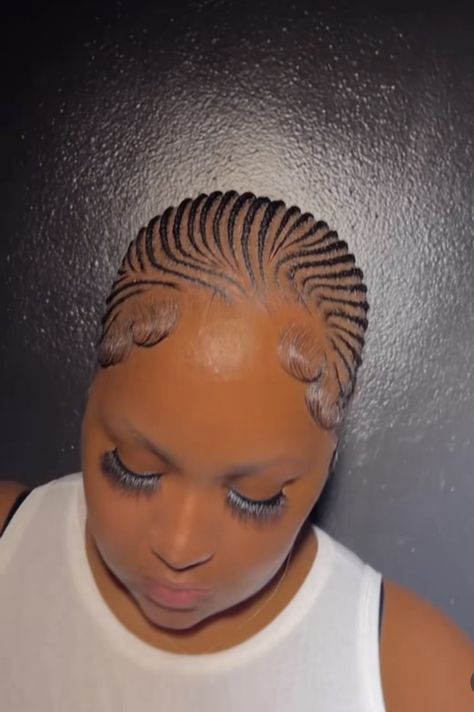 Feedin Braids Straight Back Design, Small Feedin Braids Straight Back Design, Small Cornrows With Designs, Free Hand Hairstyles Natural Hair, Feedin Braids Straight Back, Designer Stitch Braids, Plaits Natural Hair, Small Lines Hairstyle, Free Hand Plaiting Natural Hair