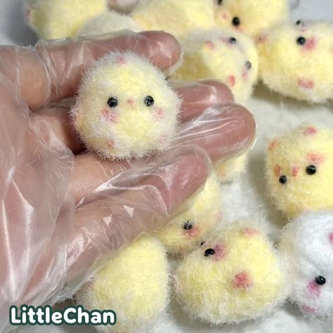 OMG! the cutest chick squishy! 🌐chanmagic.com #squishyshop #squishies #squeezetoys #toyforkids #fidgettoys #asmr #ootd #satisfying #toys #ustoys #cuteart #cutegifts #cute #chicktoy #cutepets #fidget #gift #goodvibes #giftforher Taba Squishies, Cool Desk Accessories, Chicken Toys, Pig Dog, Chicken Gifts, Birthday Decorations Kids, Kawaii Toys, Birthday Stuff, Cute Chickens