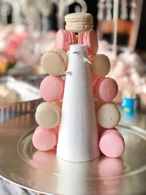 Place toothpicks. Ever wondered how to make a Macaron Tower? Try your hand at DIY-ing this simplified small French wedding tower. Dress your cookies up with ribbon and flowers in any color combination. These pastel pink and white macarons are perfect for Valentine's, Baby shower, or birthday party. Follow the simple tutorial at PartiesWithACause.com #macarontower #macarons #partyfood #prettyfood Latest Dessert Trends, Macaron Presentation Ideas, Peonies Bridal Shower Theme, Macaron Tower Cake, Macaroons Tower, Macarons Decoration, Flower Meringue, Fake Macarons, Macarons Tower