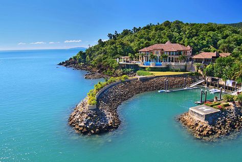 While many of us would need to win the Lotto in order to live in one of these, here are a few of the most luxurious Australian homes around the nation. Sky Pool, Real Estate Buyers, Airlie Beach, Waterfront Property, Australian Homes, Mandalay, Real Estate Buying, Great Barrier Reef, Buying Property