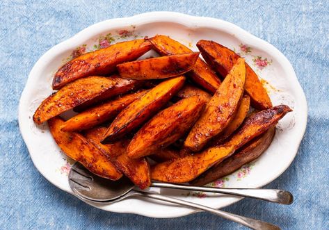 Pan Fried Sweet Potatoes, Roasted Sweet Potato Wedges, Maple Glazed Sweet Potatoes, Crispy Baked Potatoes, Bbq Roast, Roasted Potato Wedges, Glazed Sweet Potatoes, Potato Wedges Baked, Roasted Sweet Potato