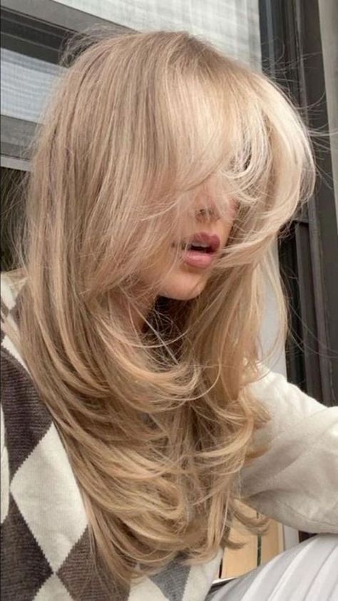 Shorter Layered Haircuts, Matilda Djerf Hair, Old Money Hairstyles, Beige Hair, Hair Mistakes, Vlasové Trendy, Matilda Djerf, Blonde Hair Inspiration, Blowout Hair