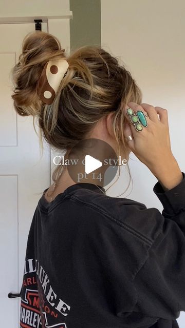 Bun Hack, Easy Hair Tutorials, Boho Braid, Claw Clip Hairstyles, Braid Updo, Hair Messy, Fav Products, Texture Spray, Curly Hair Tutorial