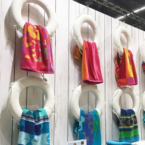 Beach Retail Store, Beach Towel Display Retail, Beach Retail Display, Beach Visual Merchandising, Beach Store Ideas, Beach Pop Up Store, Beach Store Design, Beach Shop Design, T Shirt Displays