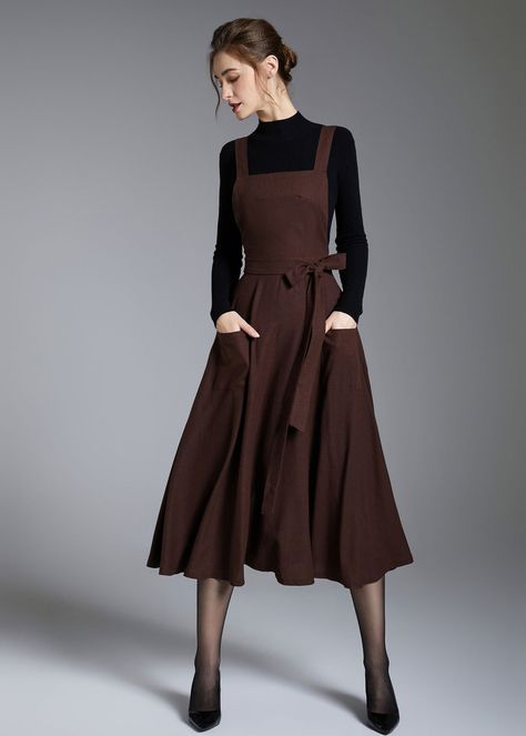 Cute Pinafore Dress, Work Dress Brown, Brown Pinafore Dress, Long Linen Dress Pattern, Jumper Outfit Women, Long Pinafore Dress, Womens Pinafore Dress, Pinafore Dress Outfit, Brown Linen Dress