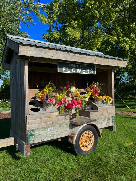 Vegetable Stand Ideas, Farm Stand Cart, Flower Roadside Stand, Roadside Flower Stand Ideas, Farm Cart, Flower Wagon, Travel Display, Micro Bakery, Flower Carts