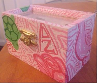 Pin Box Pin Box Sorority Diy, Sorority Badge Box Ideas, Badge Box Sorority, Sorority Pin Box Ideas, Pin Box Sorority, Sorority Pin Box, Sorority Diy, Badge Box, Sorority Pins