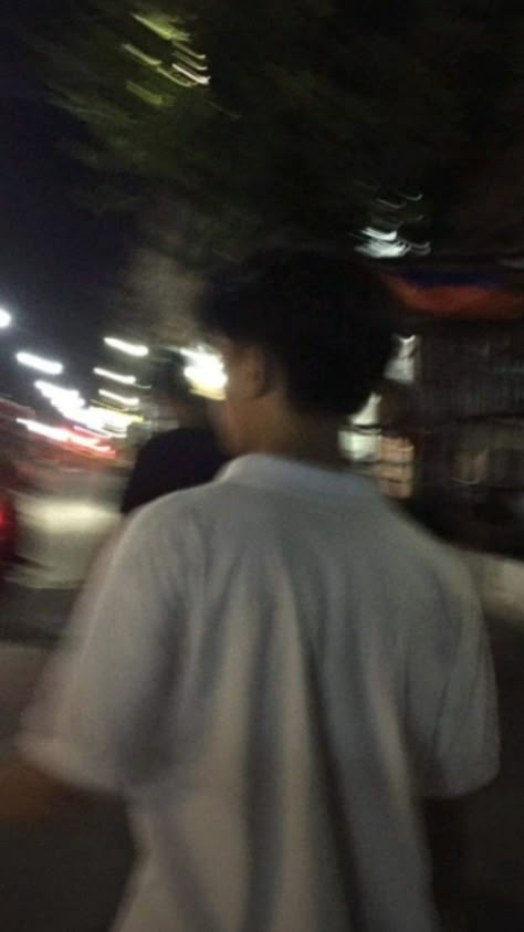 nahhve Guys Blurry Photos, Date Prank Pictures Filipino, Blurry Guy Pictures, Boyfriend No Face Pic, Night Walk With Boyfriend, Bf Prank Picture, Blurry Aesthetic Boy, Fake Bf Snaps No Face, Fake Boyfriend Aesthetic