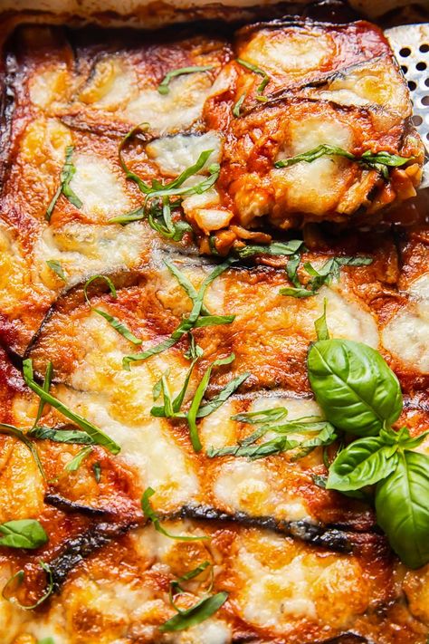 Eggplant Parmesan Without Breadcrumbs, Healthy Eggplant Parm, Sauteed Eggplant And Zucchini, Mediterranean Eggplant Recipes Healthy, Eggplant Parmesan Recipes, Healthy Eggplant Parmesan, Eggplant Recipes Healthy, Italian Dinners, Eggplant Parmesan Recipe