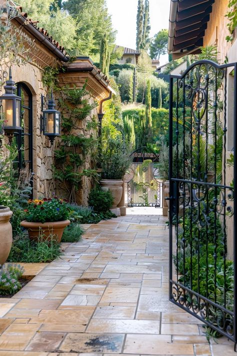 Italian Backyard Ideas, Mediterranean Backyard Ideas, Mediterranean Style Garden, Mediterranean Garden Ideas, Mediterranean Patio Ideas, Garden Provence, Mediterranean Landscape Design, Mediterranean Gardens, Mediterranean Patio