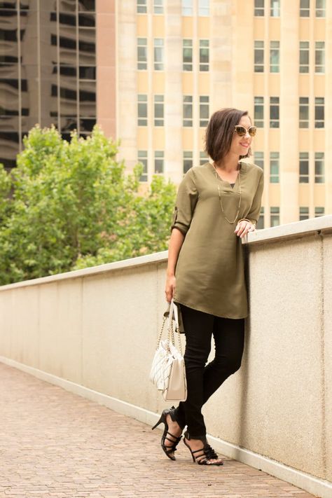 Casual & Chic // Army green tunic paired with strappy heels and black pants for a casual yet chic look for the office or the weekend! #tunic #casualoutfit #chicstyle #streetstyle #outfits #ootd #style Green Tunic Outfit, Work From Home Outfit, 40 Fashion Women, Green Tunic, Fashion For Women Over 40, Style Inspiration Winter, Chic Me, Fashion Tips For Women, Fall Winter Outfits