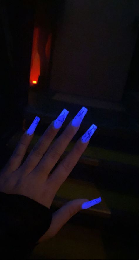 Boo Nails, Nails Glow In The Dark, Dark Acrylic Nails, Neon Blue Nails, Sweet 16 Nails, Glow In The Dark Nails, Dark Nail Art, Fluorescent Nails, Dark Nail Designs