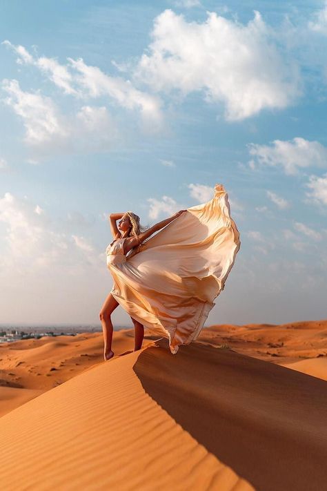 Aesthetic picture of Dubai, United Arab Emirates. Discover more photos of Aleksandra Postnikova with On The Road Again Desert Photoshoot Ideas, Sand Dunes Photoshoot, Dubai Photoshoot, Fashion Fotografie, Desert Photoshoot, Desert Photography, Desert Fashion, Photographie Portrait Inspiration, Tea Sandwiches