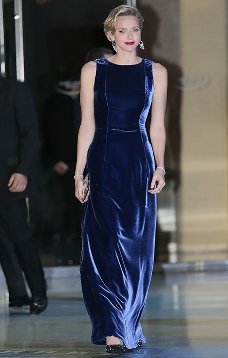 Sapphire Blue Dress, Fürstin Charlene, Charlene Von Monaco, Blue Velvet Gown, Princess Charlene Of Monaco, Dior Gown, Velvet Dress Long, Style Royal, Charlene Of Monaco