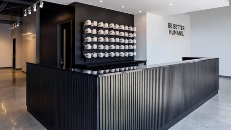 » Vacant Retail Space is Repurposed for Innovative Boutique Fitness Studio Boutique Gym Design, Boutique Fitness Studio, Boutique Gym, Cycling Studio, Gym Design Interior, Spin Studio, Design Tricks, Fitness Boutique, Gym Interior