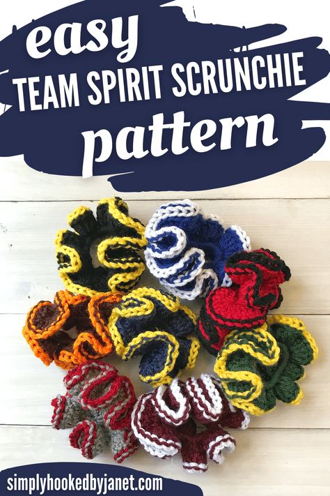 This Team Spirit Scrunchie is an easy and free crochet pattern that uses a worsted weight yarn. Create fun scrunchies in 2 colors for a party favor or gift. DIY hair scrunchie. 2 tone crochet hair scrunchie pattern. | A free crochet pattern by Simply Hooked by Janet | #crochet #freecrochetpattern #crochetscrunchie #crochetgift Scrunchie Pattern, Scrunchies Diy, Crochet Bows, Crochet Hair Accessories, Easy Crochet Projects, Yarn Stash, Craft Show, Crochet Headband, Crochet Hair Styles