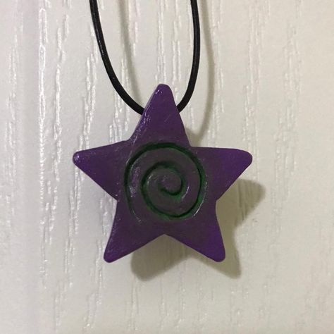 Clay Necklace Grunge, Clay Necklaces Aesthetic, Clay Crafts Necklace, Clay Pendants Aesthetic, Clay Necklace Pendant Aesthetic, Clay Star Necklace, Air Dry Clay Jewelry Diy Necklaces, Clay Necklace Aesthetic, Things Ive Done Project