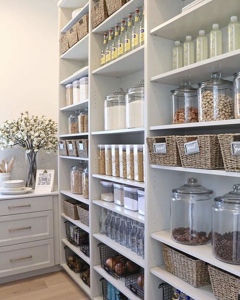 Desain Pantry Dapur, Pantry Shelving Ideas, Pantry Room, Pantry Organisation, Organized Pantry, Desain Pantry, House Organisation, Pantry Shelving, Shelving Ideas