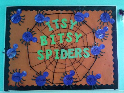 Spider Bulletin Board Ideas, Spider Bulletin Board, Bulletin Board Halloween, Daycare Bulletin Boards, Halloween Classroom Door, Thanksgiving Bulletin Boards, Halloween Bulletin Boards, Infant Classroom, Fall Bulletin Boards