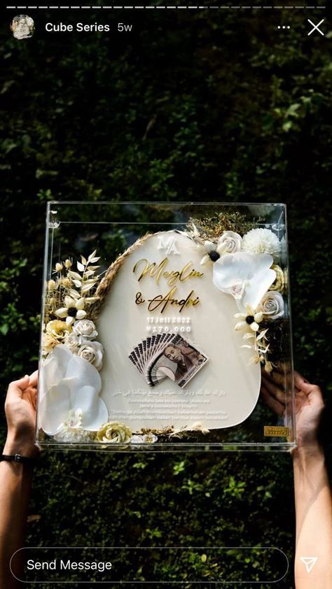 Wedding Mahr Frames, Diy Souvenirs Wedding Handmade, Mas Kawin Frame, Mas Kahwin Ideas, Mas Kahwin Frame, Box Mahar, Mahar Akrilik, Money Frame, Wedding Business Ideas