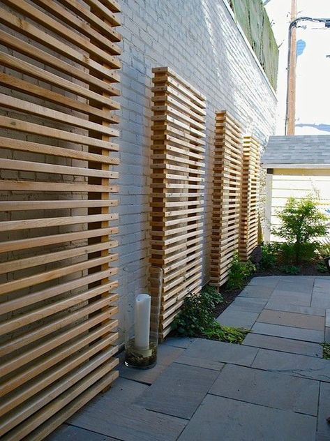 20 Amazing Hacks With Wood Screen Ideas | Home Design And Interior Garden Supports, Centsational Style, Rustic Garden Fence, Garden Vines, Garden Screening, Plants Growing, Backyard Fences, Wooden Fence, Garden Trellis