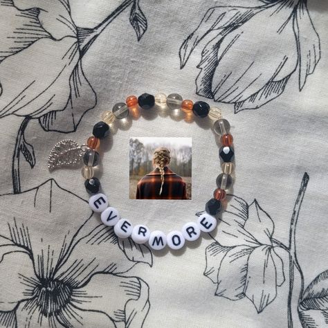 Evermore Eras Tour Bracelets, Evermore Gift Ideas, Willow Friendship Bracelet, Evermore Taylor Swift Bracelet Ideas, Willow Bracelet Taylor Swift, Ivy Friendship Bracelet, Eras Tour Bracelets Evermore, Evermore Friendship Bracelet Ideas, Ivy Bracelet Taylor Swift