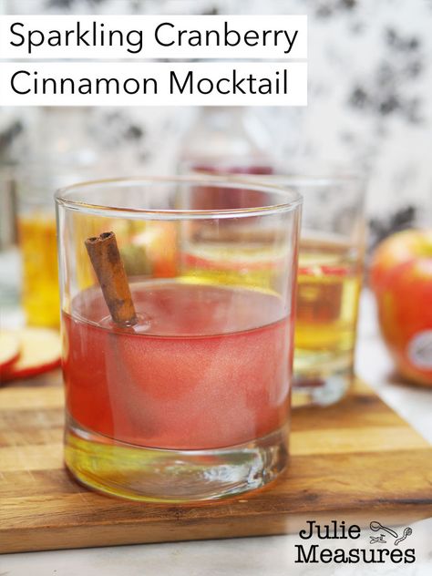 Cranberry Mocktail, Easy Mocktails, Christmas Drinks Recipes, Mocktail Drinks, Cranberry Cinnamon, Pineapple Lemonade, Alcohol Free Drinks, Drink Recipes Nonalcoholic, Non Alcoholic Cocktails