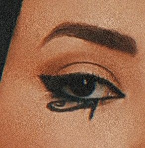 Egyptian eyeliner horus eye Eyeliner Styles Egyptian, Egyptian Eye Drawing, Eye Of Horus Aesthetic, Eye Of Ra Makeup, Eye Of Horus Eyeliner, Egyptian Eyeliner Tutorial, Eye Of Horus Makeup, Egyptian Liner, Egyptian Aesthetic Outfit