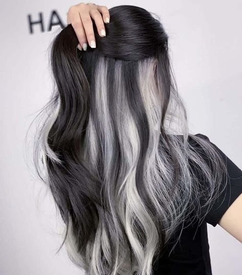 Under Hair Color, White Ombre Hair, Black And Grey Hair, Silver White Hair, Two Toned Hair, Two Tone Hair, Korean Hair Color, White Hair Color, Hair Color Underneath