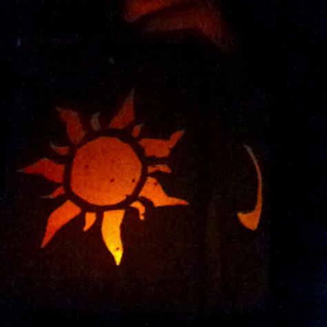 Rapunzel Sun Pumpkin Carving, Small Pumpkin Designs Carved, Toh Pumpkin Carving, Cute Easy Jack O Lantern Ideas, Tangled Sun Pumpkin Carving, Pumkin Carving Ideas Coraline, Pumpkin Carving Ideas Dia De Los Muertos, Tangled Flower Pumpkin Carving, Snail Pumpkin Carving Ideas