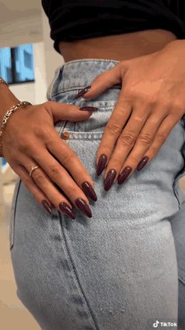 Nails Pale Skin, Burgundy Red Nails, Red Nail Varnish, Brown Nail Art, Deep Red Nails, Gel Manicure At Home, Dark Red Nails, Wine Nails, Simple Fall Nails