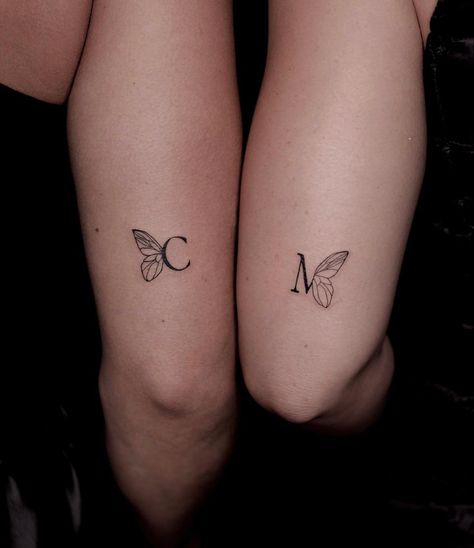 Zwilling Tattoo, Matching Bff Tattoos, Bestie Tattoos, Cousin Tattoos, Maching Tattoos, Cute Matching Tattoos, Matching Friend Tattoos, Matching Tats, Small Matching Tattoos