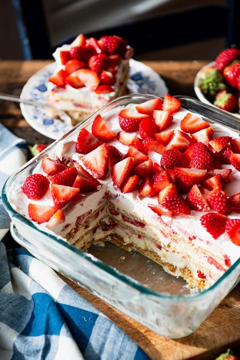 Light, refreshing, and full of cool, creamy, fresh berry flavor, this strawberry cream cheese icebox cake is the perfect easy, no-bake dessert. With layers of graham crackers, pudding, cream cheese, Cool Whip, and sliced strawberries, there’s no cooking necessary — just assemble and chill! Key Lime Icebox Cake, Strawberry Cream Cheese Icebox Cake, Cream Cheese Icebox Cake, Strawberry Shortcake Dessert, Strawberry Icebox Cake, Icebox Cake Recipes, Ice Cream Sandwich Cake, Cinnamon Cream Cheese, Sliced Strawberries