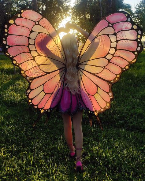 Mariposa Costume, Bolo Do Mario, Butterfly Halloween Costume, Cosplay Wings, Fairy Cosplay, Barbie Drawing, Barbie Costume, Mermaid Tale, Costumes For Teens